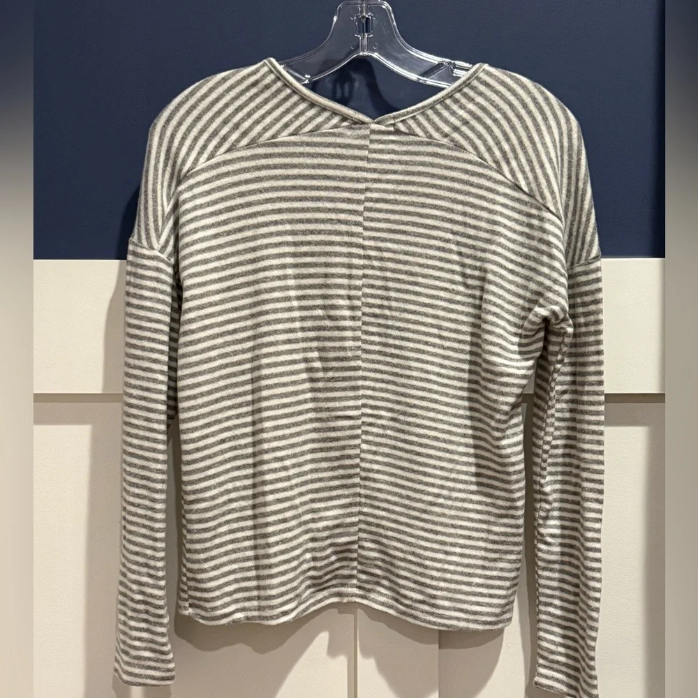 Gray and White Striped Sweater Girls XL - Picture 5 of 7